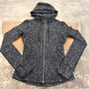 Lululemon Hooded Define Jacket Nulu in Leopard Camo Deep Coal Multi: Size 4